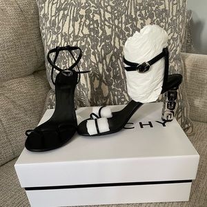 NWT GIVENCHY G CUBE SANDAL